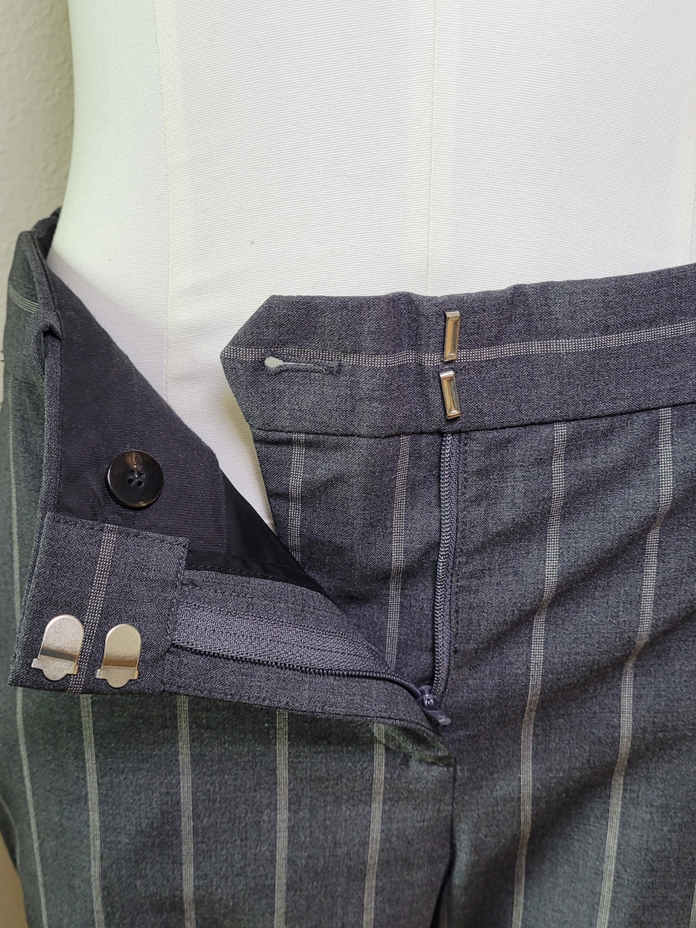 Theory Treeca Charcoal Pinstripe Crop Trousers - Picture 9 of 10